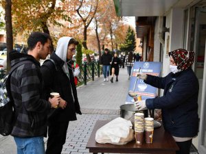 Gençlerin İçi Çorba İkramı İle Isınıyor