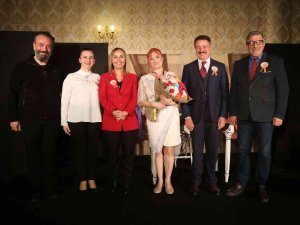 “Sardunya Kokan Kadınlar” Sahnelendi