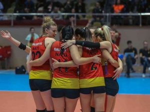 Göztepe Voleybol Hız Kesmiyor
