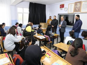 Adıyaman’da Öğrencilere Kırtasiye Seti Dağıtıldı