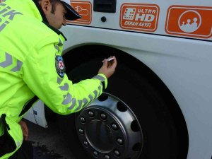 Denizli’de Yük Ve Yolcu Taşımacılığı Yapan Sürücülere Kış Lastiği Uyarısı