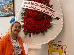 ‘Sahte Doktor’ İnandırıcı Olmak İçin Kendi Adına Çelenk Bile Yaptırmış