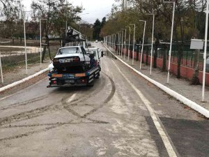 Edirne’de Kazaya Karışan Sürücü Otomobiliyle Olay Yerinden Kaçtı: 1 Yaralı