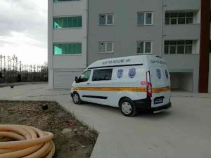 Yengesini Bıçakladıktan Sonra 3’üncü Kattan Atladı