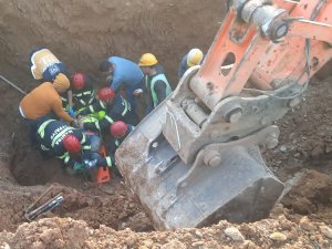 Şantiyede Göçük Altında Kalan İşçi İtfaiye Ekipleri Tarafından Kurtarıldı