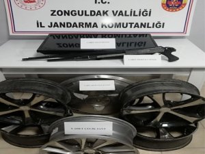 İ̇ş Yerini Soyan 2 Zanlı Jandarma Tarafından Kıskıvrak Yakalandı