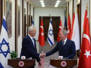 Milli Savunma Bakanı Akar, İ̇srail Savunma Bakanı Gantz İle Görüştü