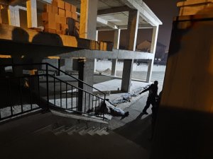 Caminin Müştemilatından Düşen Adam Hayatını Kaybetti