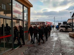 Hakkari’de Gözaltına Alınan 16 Kişi Adliyeye Sevk Edildi