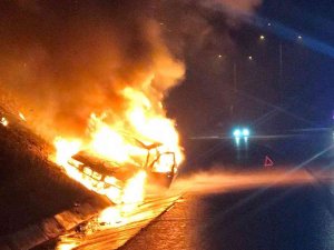 Bursa’da Seyir Halindeki Otomobil Alev Alev Yandı