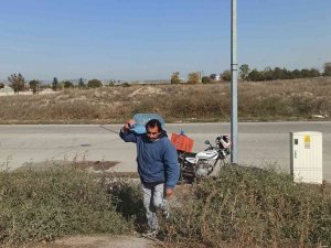 Köpekleri Beslemek İçin 4 Ayda 5 Bin Kilometre Yol Yaptı