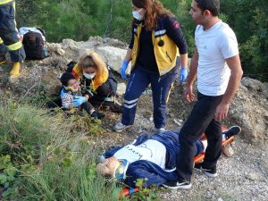 20 Metrelik Şarampole Uçan Otomobilde Can Pazarı: 2 Yaralı