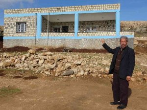 Korona Virüsten Ölen Babalarının Mezarını Memleketine Taşıdılar, Anısına Da Ev Yaptılar