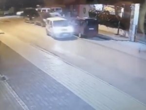 Bursa’da Park Halindeki Araca Çarptı, Arkasına Bile Bakmadan Kaçtı