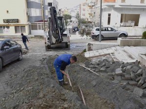 Kuşadası’nda Üst Ve Alt Yapı Çalışmaları Sürüyor