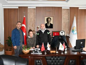 Köyceğiz’de Milli Güreşçi İ̇lyasoğlu Sözleşme İmzaladı