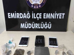 Berenin İçinden Afgan Sakızı, Sigara Paketinden Kenevir Tohumu Çıktı