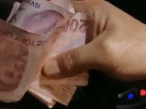 İ̇stanbul’da Taksiciden İnsanlık Örneği: Cebinden Bir Deste Para Çıkaran Alkollü Müşterisini Polis Merkezine Bıraktı