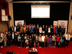 Dekan Prof. Dr. Turan Akkoyun, Gençlere Takım Çalışmasını Anlattı