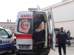 Bıçaklı Saldırıya Uğrayan Genç Hastanelik Oldu