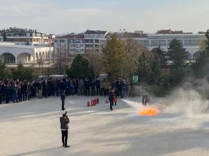 Eskişehir Emniyet’i Tahliye Ve Yangın Söndürme Tatbikatı Yaptı