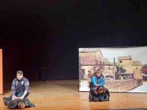 Polisler Ve Öğrenciler Bağımlılığa "Boş Sandalye" Oyunuyla Dikkat Çekti