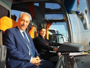 Akşehir’in Şehirlerarası Tek Kadın Şoförü Funda Çeper Babasının İzinde