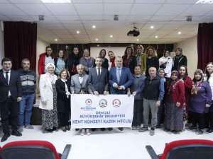 Kadınlara Sağlıklı Beslenme Ve Doğru İlaç Kullanımı Anlatıldı