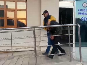 Otomobillerden Mont, Para Ve Anahtar Takımı Çalan Hırsızı Yakalandı