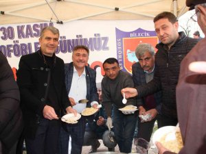 Günlerini Kutlayıp 2 Bin Kişiye Pilav Dağıttılar