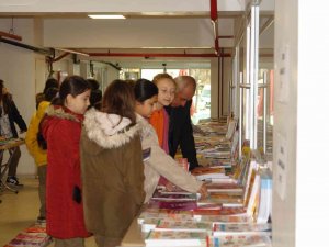 Kitap Fuarına Öğrencilerden Yoğun İlgi