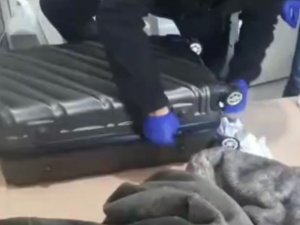 Jandarmanın Baskın Yaptığı Evde Bir Valiz Dolusu Uyuşturucu Ele Geçirildi