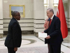 Zambiya Büyükelçisi William Maipambe Sikazwe, Cumhurbaşkanı Erdoğan’a Güven Mektubu Sundu