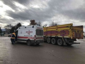 Edirne’de Kamyonet Sürücüsü Kamyona Çarptı: 1 Yaralı