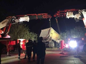 Kontrolden Çıkan Hafriyat Kamyonu Bahçeye Girdi: 1 Yaralı