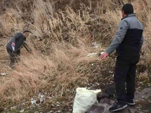 Palandöken’den Hem Doğal Kaynak Suyu Alıyor Hem De Çevre Temizliği Yapıyorlar