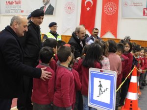 Emniyet Kemeri Simülasyon Aracından İnenler Emniyet Kemerinin Önemini Anladılar