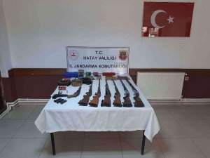 Bir Evden 7’si Tüfek 8 Silah İle 490 Adet Fişek Ele Geçirildi