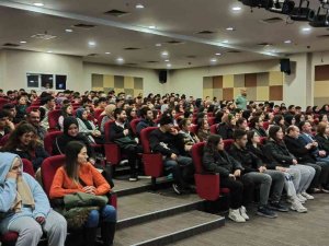 Liseli Öğrencilere Siber Suçlarla Mücadele Semineri Verildi