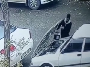 Gaziantep’te Güpegündüz Pes Dedirten Akü Hırsızlığı