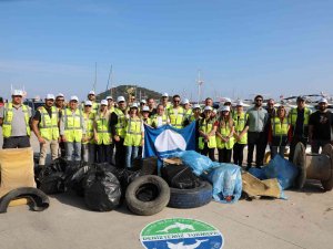 Balıkçı Barınağı’ndan 200 Kilogram Atık Toplandı