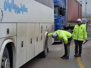 Tercan’da Zorunlu Kış Lastiği Uygulaması Yapıldı