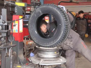 Kış Lastiği Zorunluğu Başladı, Ceza Yemek İstemeyen Sürücüler Lastikçilere Akın Etti