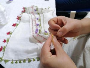 Yunusemreli Kadınlar İğne Oyası Ve Dikiş Öğreniyor