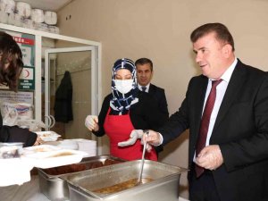 Adıyaman’da Günlük 20 Bin Öğrenciye Ücretsiz Yemek Veriliyor