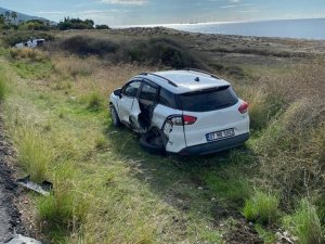 Alanya’da Çarpışan Otomobiller Şarampole Savruldu