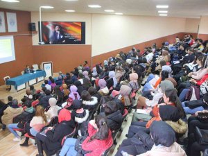 Üniversitede “Ailede Etkili İ̇letişim” Konferansı