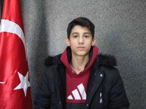 Batman’da 8. Sınıf Öğrencisi İki Günde İ̇stiklal Marşı’nı Arapça Ezberledi