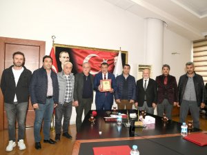 Başkan Gürkan’a Esnaflardan Plaket