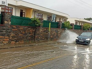 Bodrum 15 Dakikada Kabusu Yaşadı: Sağanak Sokakları Göle Çevirdi, Evleri Su Bastı